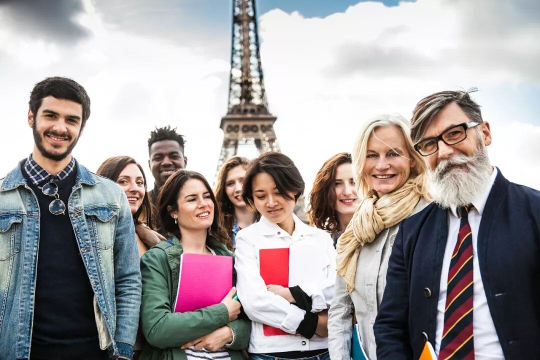 法国留学生的生活_留学法国生活费一个月多少钱_法国留学生一年生活费