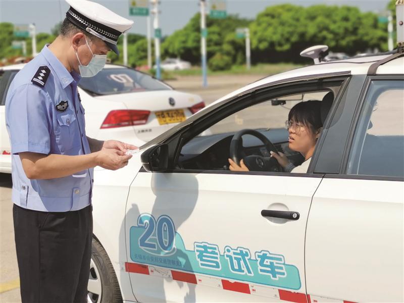 上海考驾照最快多久拿驾照_上海考驾照需要哪些证件_上海考驾照一般要多久